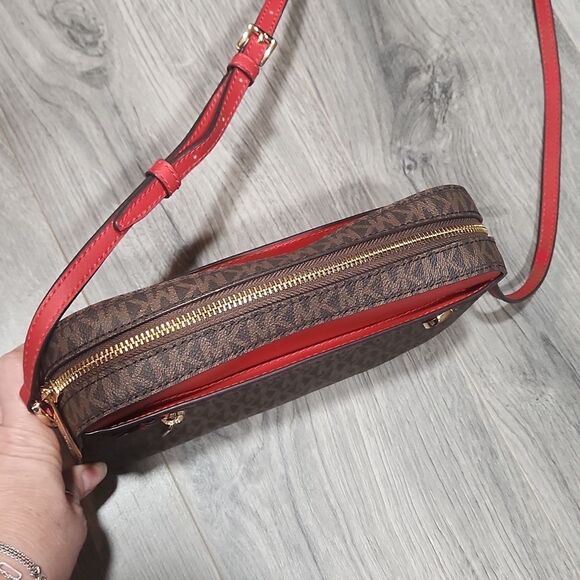 Michael Kors Jet Set Travel Small Signature Logo Clutch  LIKE NEW  MK Signature Red Jetset Chain Crossbody